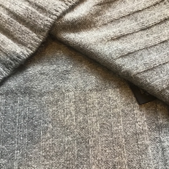 Sweater - Picture 9 of 10